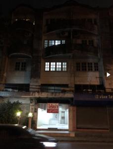 For RentShophouseKasetsart, Ratchayothin : (N02-H213) For rent, 3-storey commercial building and a half, very good commercial location, near BTS Senanikom station. Contact for inquiries at ID Line: @thekeysiam (with @ too) You can add me!