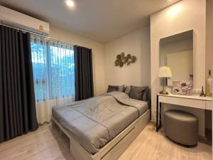 For RentCondoChiang Mai : For rent Escent Park Ville Condo, beautiful room, fully furnished. Ready to carry your bag in.