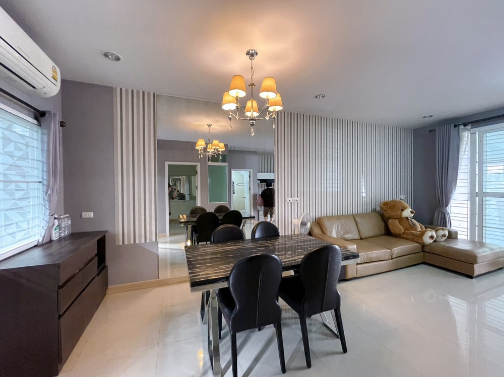For SaleTownhouseMin Buri, Romklao : Beautiful house for sale, 150 meters from the front of the village, with furniture + air conditioner, just bring your bags!!