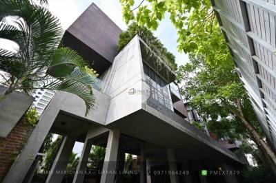 ขายบ้านอ่อนนุช อุดมสุข : Luxury Single House Between Both Ekkamai & Sukhumvit 71 Road / Private Pools  - Brand New House