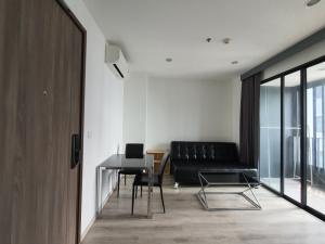 For RentCondoRama9, Petchburi, RCA : Condo for rent: IDEO MOBI ASOKE, conveniently located near BTS Asoke, furniture and electrical appliances. ready to move in