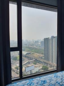 For RentCondoRama9, Petchburi, RCA : Available for rent!! Ideo Mobi Asoke, 1 bedroom, 1 bathroom, high floor, fully furnished. Ready to drag the bag in.