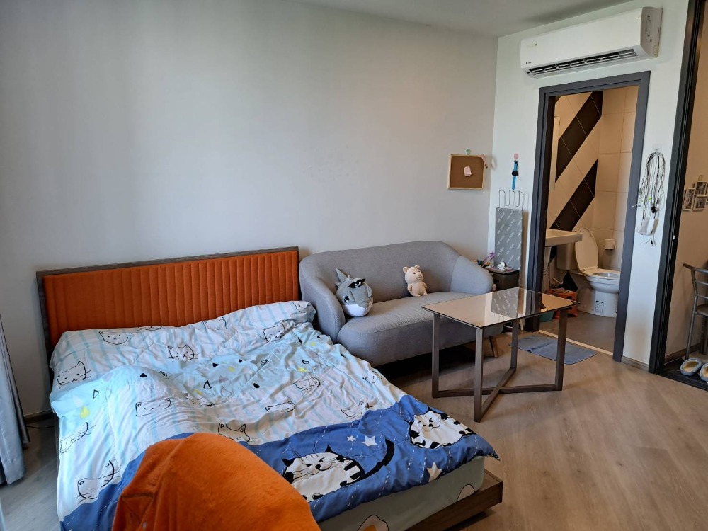 For SaleCondoVipawadee, Don Mueang, Lak Si : Selling at a Loss!! BTS Sai Yud station up front!! 28.31 Sq.m Luxury Condo for Sale at The Base Saphanmai Condominium, On Phaholyothin Road, Near Big C Saphan Mai