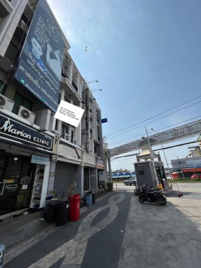 For RentShophouseNawamin, Ramindra : Commercial building for rent in front of The Regent Street Ramintra 109 (Phraya Surent) project.