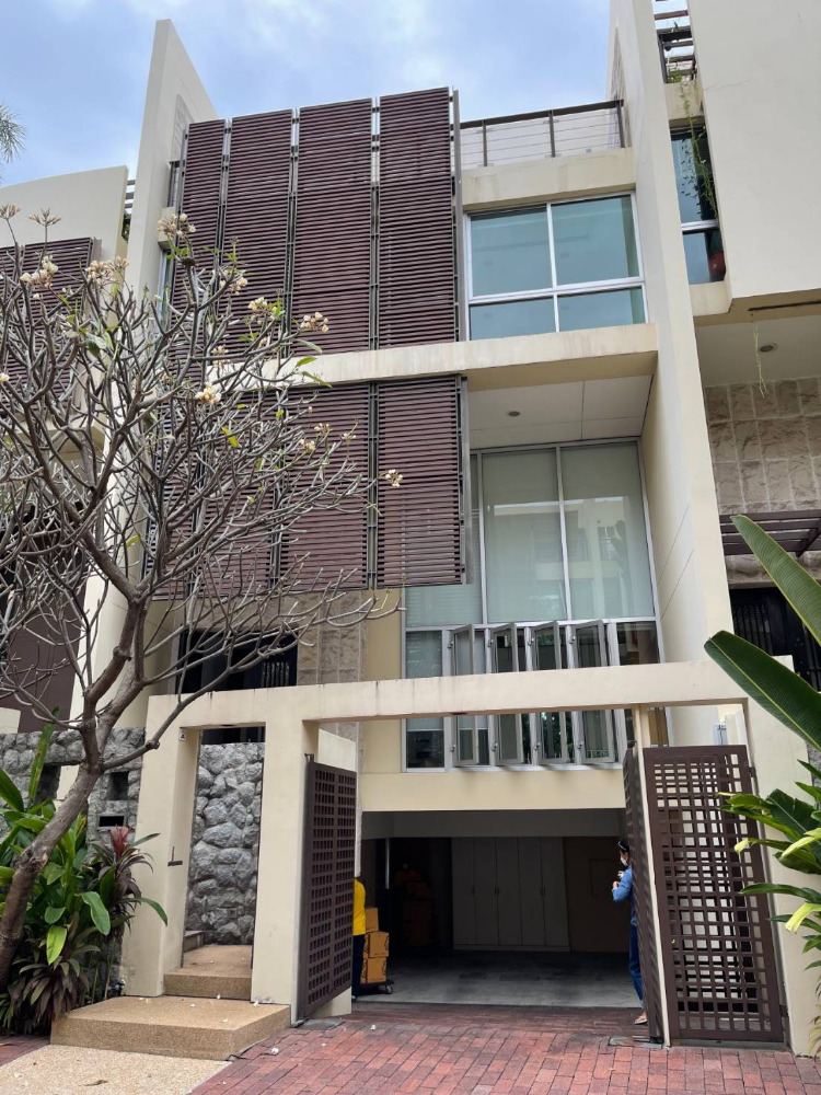 ขายทาวน์เฮ้าส์/ทาวน์โฮมสาทร นราธิวาส : The Lofts Sathorn Sathorn soi 1 320sqm. 3bed 3bath 40,000,000 Am: 0656199198