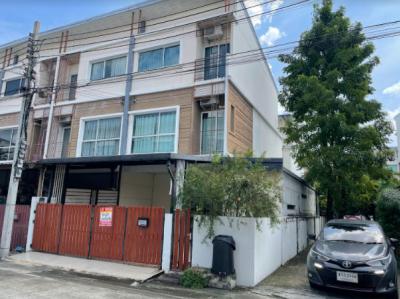 For RentTownhousePattanakan, Srinakarin : (H090) 3-storey townhouse for rent, behind the corner of Village City (Pattanakarn 38), area 29.6 sq.wa. for living or opening a company. Able to register a company