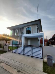 For SaleHousePathum Thani,Rangsit, Thammasat : Single house for sale, The Trust Kanchanaphisek - Hathai Rat, potential location, behind the corner, for sale by owner.