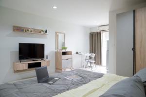 For RentCondoRatchadapisek, Huaikwang, Suttisan : 📣Rent with us and get 500 money! Beautiful room, good price, very nice, ready to move in, don't miss it!! Condo Grand Park Town MEBK04452