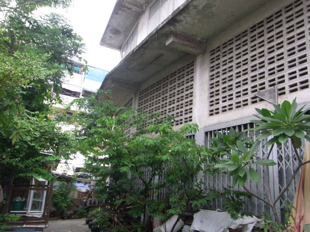 For SaleShophouseWongwianyai, Charoennakor : 4 commercial buildings, only 300 meters from Issaraphap 37 road