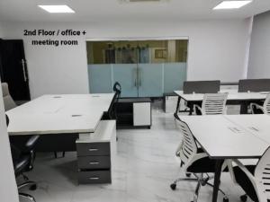 For RentHome OfficeYothinpattana,CDC : For Rent Building / Home Office 4 floors, District Ekamai Ramintra project, Soi Ramintra 40, beautiful decoration, office furniture, 13 air conditioners, a warehouse beside the building. Suitable for office, online business, etc.