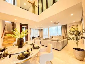 For RentHouseOnnut, Udomsuk : 🔥🔥Risa03367 House for rent, The ava residence sukhumvit77 620 sq m, 102 sq m, 5 bedrooms, 6 bathrooms, 3 parking spaces, 800,000 baht only 🔥🔥