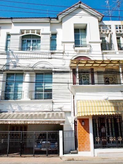 For RentTownhouseYothinpattana,CDC : Ready to rent. Townhome, 3.5 floors, beautiful decoration. In Soi Pradit Manutham 19, the village is next to Central East Ville. Beautiful house, good location, easy to find food.