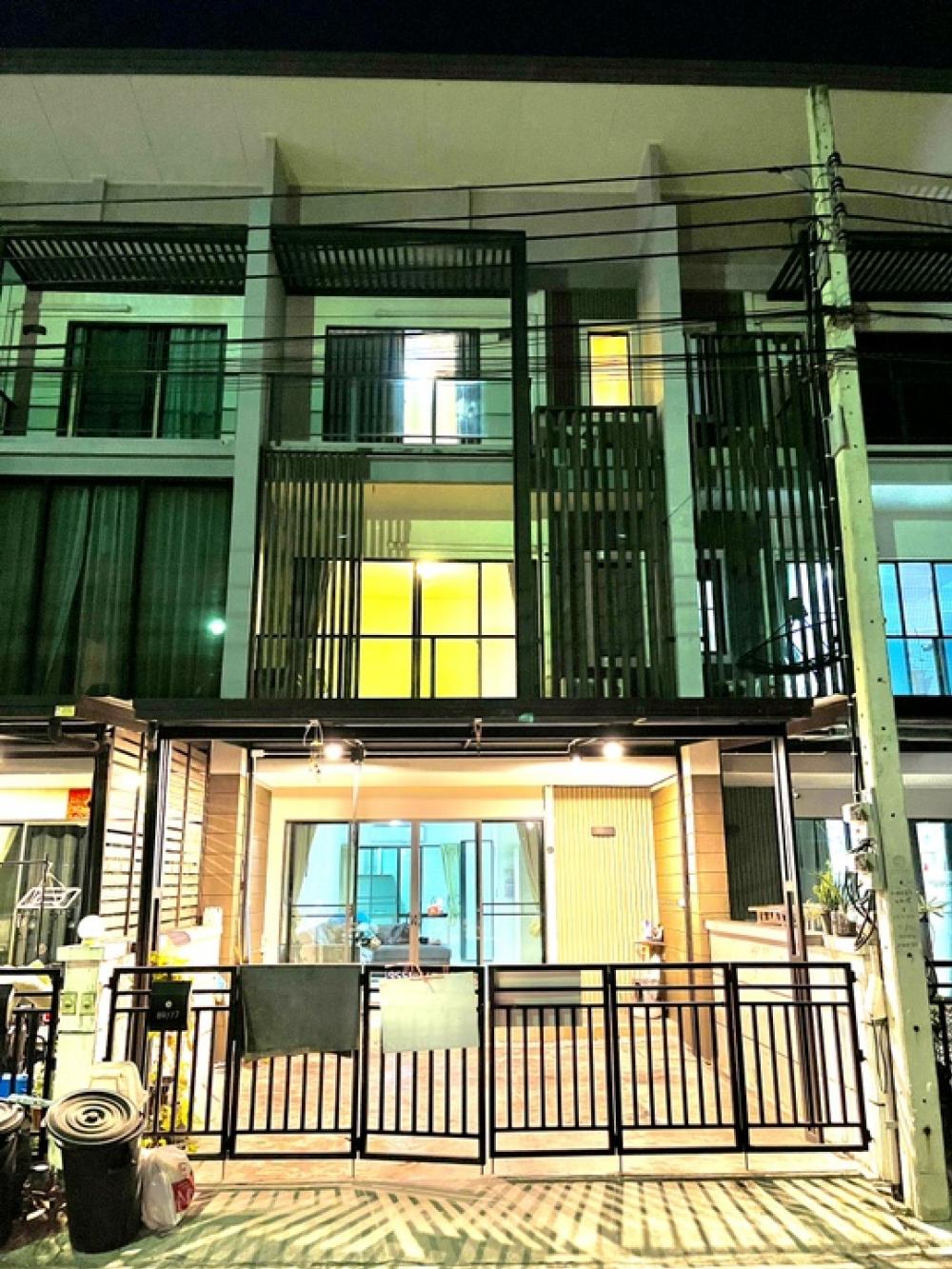 ขายทาวน์เฮ้าส์/ทาวน์โฮมนนทบุรี บางใหญ่ บางบัวทอง : ขายทาวน์โฮม 3 ชั้น (พร้อมผู้เช่า) ม.ทาวน์อเวนิว รัตนาธิเบศร์ ใกล้เซ็นทรัล เวสเกต + รถไฟฟ้าสายสีม่วง ต่อเติมหน้า-หลังแล้ว