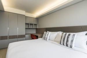 For RentCondoRama9, Petchburi, RCA : Serviced Apartment 1 Bedroom ( 48 sqm )