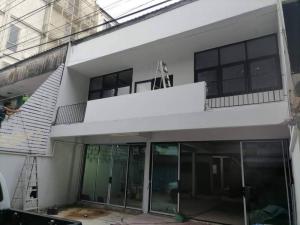For RentHome OfficeSukhumvit, Asoke, Thonglor : For rent, a large townhouse, Ekkamai 23, usable area of ​​230 sq.m., 4 parking spaces.