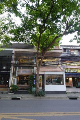 For RentShophouseSukhumvit, Asoke, Thonglor : 3-storey commercial building for rent in Sukhumvit 26 area, near BTS Phrom Phong, good location, good price.