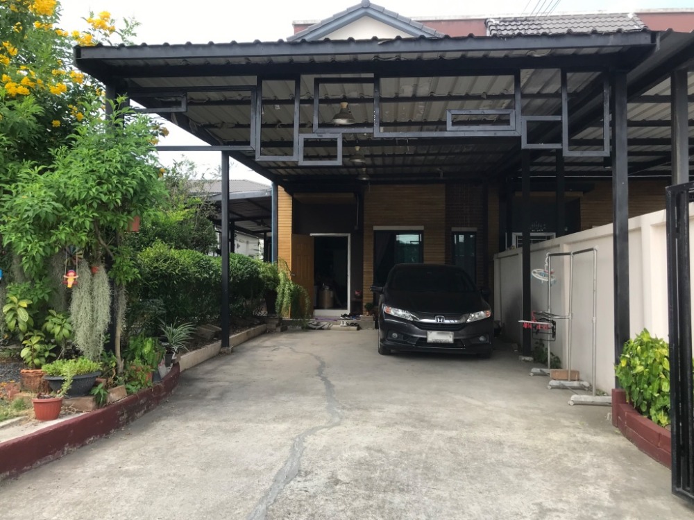 For SaleTownhousePathum Thani,Rangsit, Thammasat : Townhouse behind the rim, 58.8 sq m., next to Khlong 7 Road, Wang Noi, near Rajamangala Technology Thanyaburi. good condition, wide area at the beginning of the project Leville Plus University