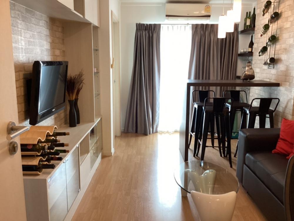 For SaleCondoPattanakan, Srinakarin : Condo for sale at Lumpini Place Srinakarin Huamai Station. BTS in front of the project
