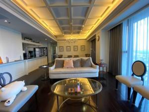 For RentCondoSathorn, Narathiwat : ✨✨Best Price !!! The Met 3 bedroom 195sqm. High Floor @120,000 baht !!!!✨✨