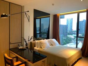 For RentCondoSukhumvit, Asoke, Thonglor : For rent 💜 Beatniq by sc Asset 💜 Nice decorated room. Full set of furniture and electrical appliances. There is a safe, ready to move in.