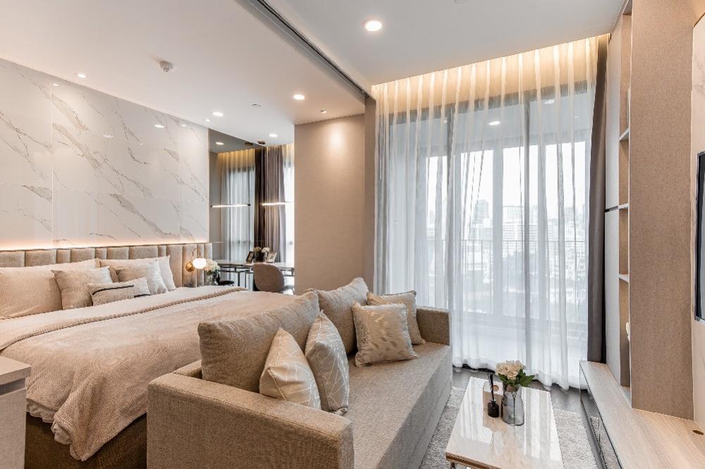 For SaleCondoSiam Paragon ,Chulalongkorn,Samyan : Quick sale, loss Ashton Chula-Silom. 1bedroom 34 sqm, newly decorated room, beautiful, expensive built-in, opposite Chula University, selling only 7,650,000 baht, the cheapest in the building. Interested in viewing the room 0626562896. Ray (building cell)