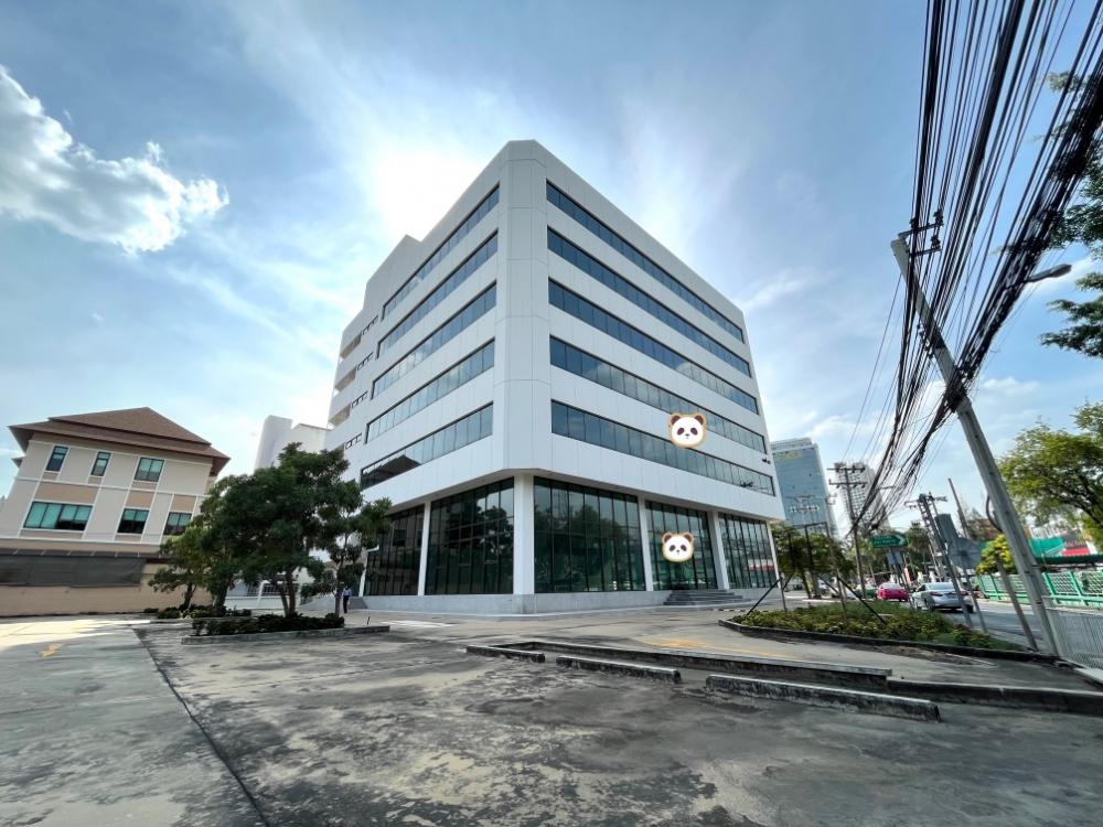 For RentOfficeRatchadapisek, Huaikwang, Suttisan : Office building for rent, prime location, Ratchada Soi 18.  (MRT Huai Khwang 1.2km)