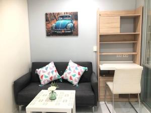 For RentCondoPattanakan, Srinakarin : Condo for rent, Lumpini Ville On Nut - Phatthanakan (Lumpini Ville On Nut - Phatthanakan) near BTS On Nut, carefully selected furniture, built-in kitchen, ready for you to drag your bags in immediately, good view, beautiful location