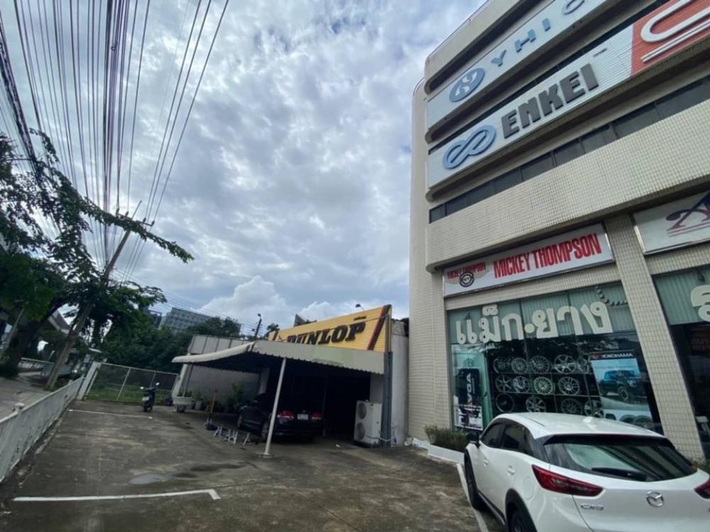For RentRetailRama9, Petchburi, RCA : Building on Rama 9 Road for rent for business, 20 parking spaces