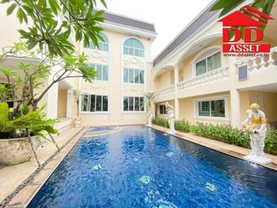 For SaleHouseYothinpattana,CDC : Selling luxury mansions, luxury houses, along Ramintra Express, Ladprao 71, near Central East Ville with furniture ready