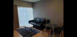 For RentCondoSukhumvit, Asoke, Thonglor : NB176_P NOBLE REFINE ** Beautiful room, fully furnished, can drag luggage in ** Easy to travel near Phrom Phong BTS station.