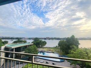 For SaleCondoRama3 (Riverside),Satupadit : ⚡ Selling a bathroom in front of the water. Riverfront View Resort atmosphere ⚡ Condo U Delight Rama 3- 2 bedrooms, 2 bathrooms, area 82 sq m., corner room, not the temple side, 1 fix parking and 1 parking lot