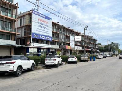 For RentShophouseNawamin, Ramindra : Commercial buildings for rent.Located on Panya Inthra main road