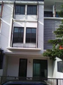 For RentTownhouseKaset Nawamin,Ladplakao : 3-storey townhome for rent, Kaset-Nawamin area, easy to travel, is an empty house Can make a home office