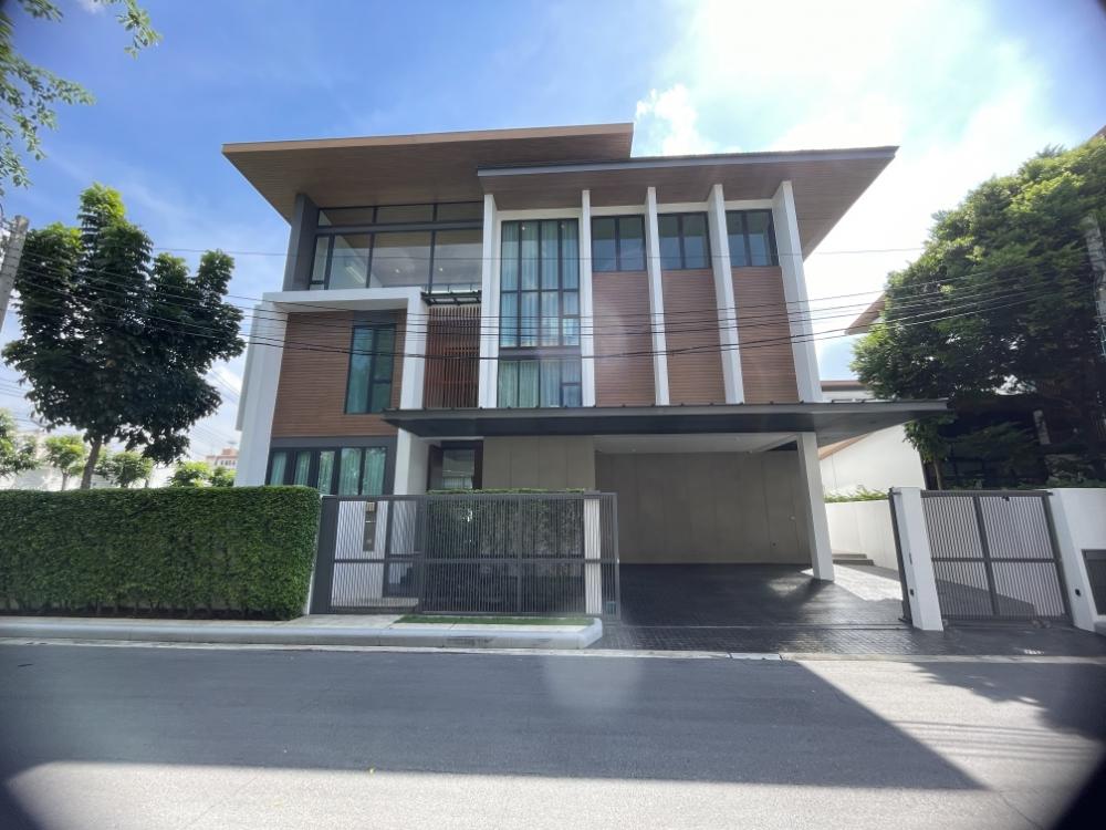 For SaleHouseOnnut, Udomsuk : Single house for sale, The Ava Residence, Sukhumvit 77, usable area 620 sq. m., 5 bedrooms + Walk-in Closet, 6 bathrooms, 1 living room, 1 kitchen and 3 parking spaces, 1 maid room, fully furnished. on the Sukhumvit location