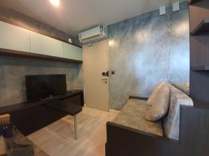For RentCondoOnnut, Udomsuk : Condo for rent, IDEO MOBI Sukhumvit, studio room, size 22 sq m. Garden view, Build-in, the whole room is in a loft style, near BTS On Nut, furniture and electrical appliances.