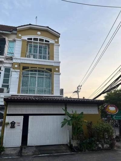 For SaleTownhouseChokchai 4, Ladprao 71, Ladprao 48, : WW574 Townhouse for sale, village in the middle of the city, Chok Chai 4 Road, Soi 20 Baan Klang Muang Chokchai 4 House for sale with a bun shop Mae Yai Chokchai 4 #Townhouse on Chokchai 4 Road #Townhouse in Lat Phrao area