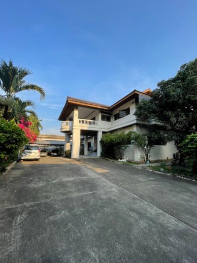 For SaleHouseSukhumvit, Asoke, Thonglor : Cheap house for sale with land, Soi Pridi 26 (Sukhumvit 71 Road), 1 rai, lower than the appraisal price.