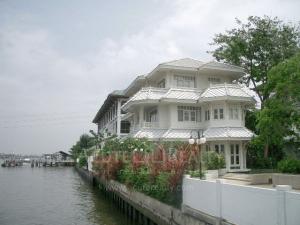 For RentHouseRama 8, Samsen, Ratchawat : Riverside house for rent Royal River Park Resort style. Pet friendly