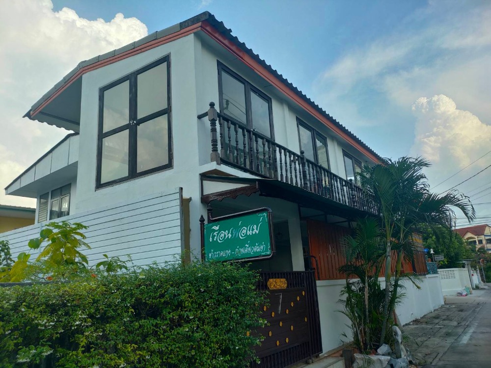 For SaleHouseRattanathibet, Sanambinna : Very cheap!!! Formerly a restaurant, parents' house, with a total area of 64 square wa. The house is newly renovated. Suitable for making a cafe or restaurant Or you can live in, convenient transportation, good location, located in Soi Nonthaburi 22, oppo