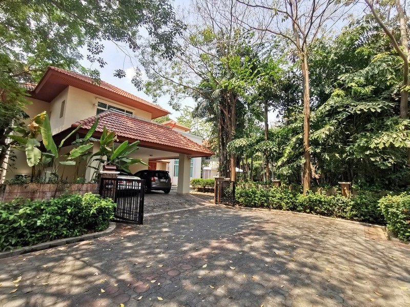 For SaleHouseChaengwatana, Muangthong : 2 storey detached house for sale on the corner with a swimming pool in Pak Kret area, Nonthaburi, Nichada Park ISB project