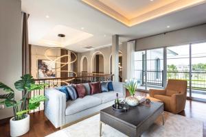 For SaleHouseLadkrabang, Suwannaphum Airport : Selling all houses, there are 4 houses, new houses, never been in Free 2 furniture, price is negotiable