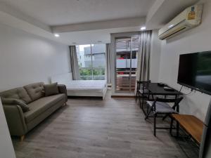 For RentCondoRatchadapisek, Huaikwang, Suttisan : 📣 Condo for rent, The Kris Express (Ratchada 17) (The Kris Express (Ratchada 17)), Studio room, size 28 sq m., 4th floor, near Sutthisan MRT station, complete furniture and electrical appliances. ready to move in
