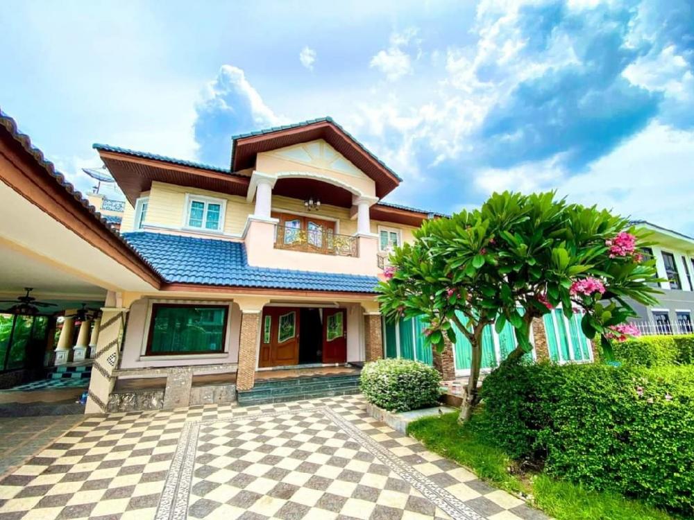 For SaleHouseKasetsart, Ratchayothin : Luxury house for sale with furniture, very good location, close to 2 train connections, Amarin Niwet Village 1, Bang Khen Circle (H22283).