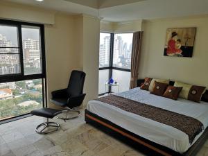 For RentCondoSukhumvit, Asoke, Thonglor : can raise animals Urgent for rent !! Condo: Kiartithanee City Mansion discount 48,500 without balcony size: 160 sqm. On the 20th floor, 2 bedrooms, 3 bathrooms, kitchen, 1 living room