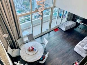 ให้เช่าคอนโดวงเวียนใหญ่ เจริญนคร : Luxury Triple Plex Penthouse with Stunning Riverview on Super  High Floor  28, Watermark