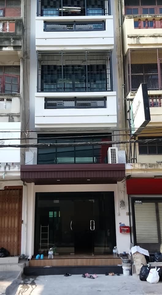 For RentShophouseRatchadapisek, Huaikwang, Suttisan : RB1123 Commercial building for rent, 6 floors, home office, beautiful condition, good location, MRT Sutthisan, beautifully decorated.