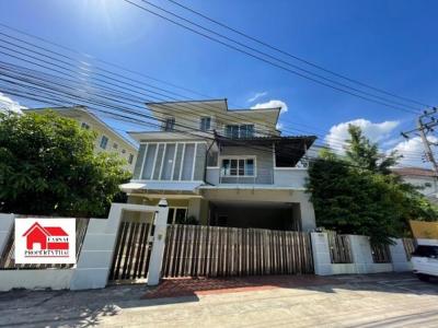 For RentHouseKasetsart, Ratchayothin : 3-storey detached house for rent, area 108 sq.wa., usable area 331 sq.m., 6 bedrooms, 6 bathrooms, partially furnished, Phahonyothi Road 32, Soi Senaniwet, rental price 90,000 baht / m.