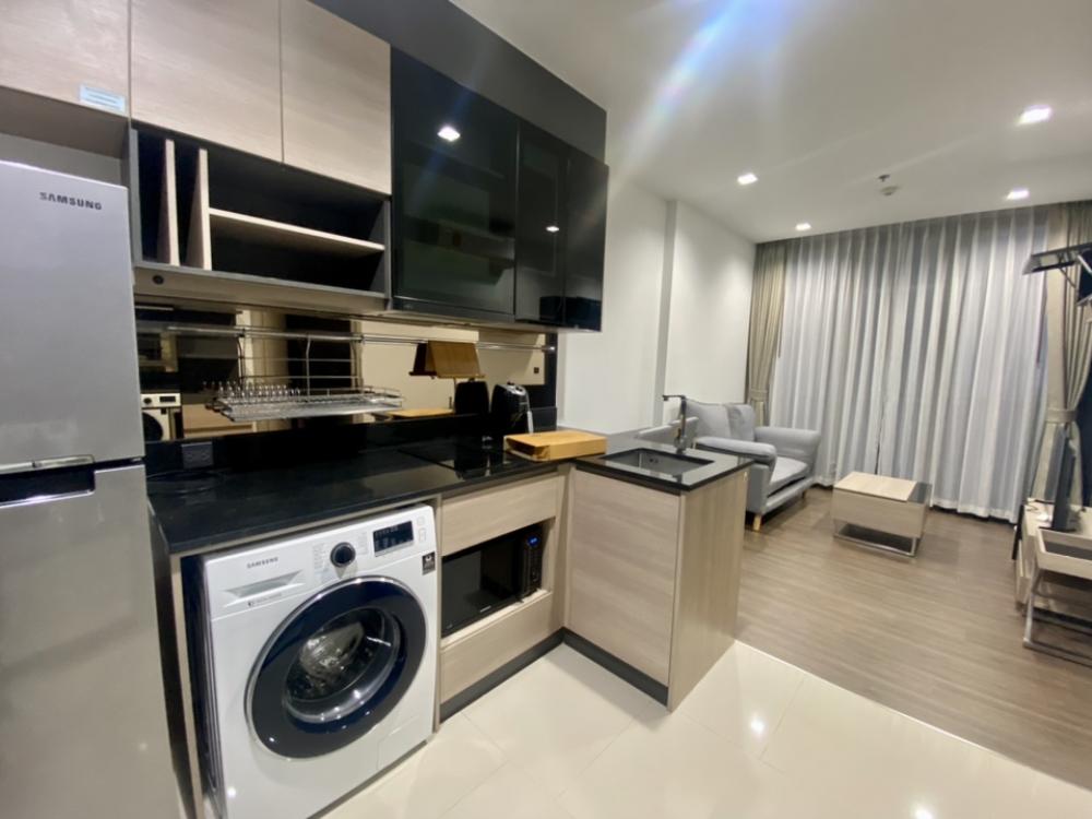 For RentCondoRama9, Petchburi, RCA : For rent 😊 Condo The Line Asoke-Ratchada, great location, next to the main road. Near Mrt. Central Rama 9, near Central Rama 9, near the expressway entrance and exit. Interested in making an appointment to view the room?