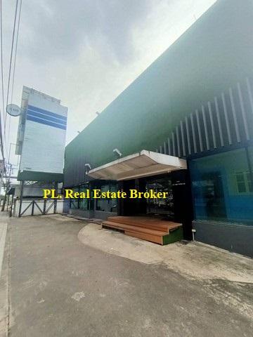 For RentShowroomPattanakan, Srinakarin : Code C5325 for rent, a showroom building, size 400 square meters, on Srinakarin Road. Suitable for showroom, office