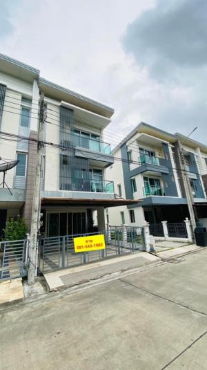 For SaleTownhouseOnnut, Udomsuk : 3-storey townhome for sale, Town Avenue Project, Srinakarin, Soi On Nut 68, behind the corner, the front of the house does not match anyone, good location, quiet, not chaotic